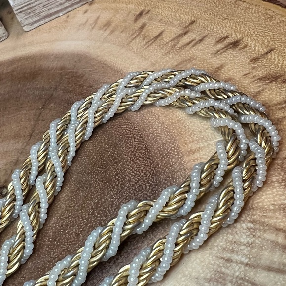 VTG| Trifari Spiral Gold Tone & Pearl Chain ✨🤍 - Picture 5 of 11